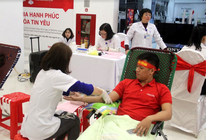 Phong trào hiến máu tình nguyện đã thu hút đông đảo các tầng lớp nhân dân tham gia, đặc biệt là các bạn trẻ.